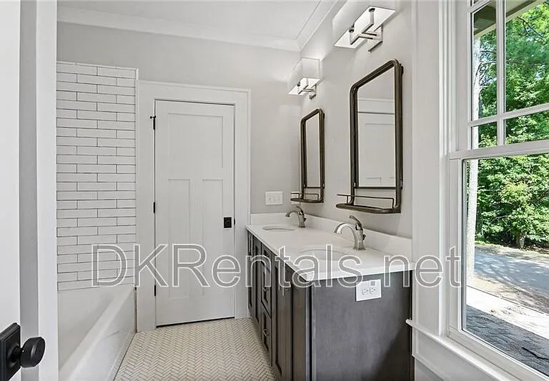 2272 Abby Ln NE — Photo 25