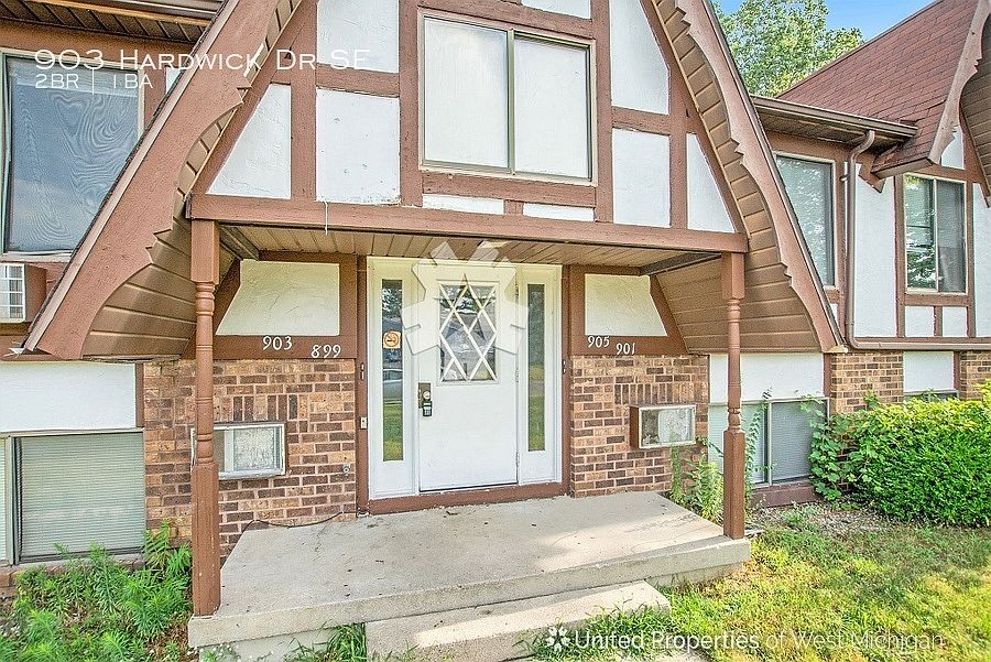 1st image of 903 Hardwick Dr SE