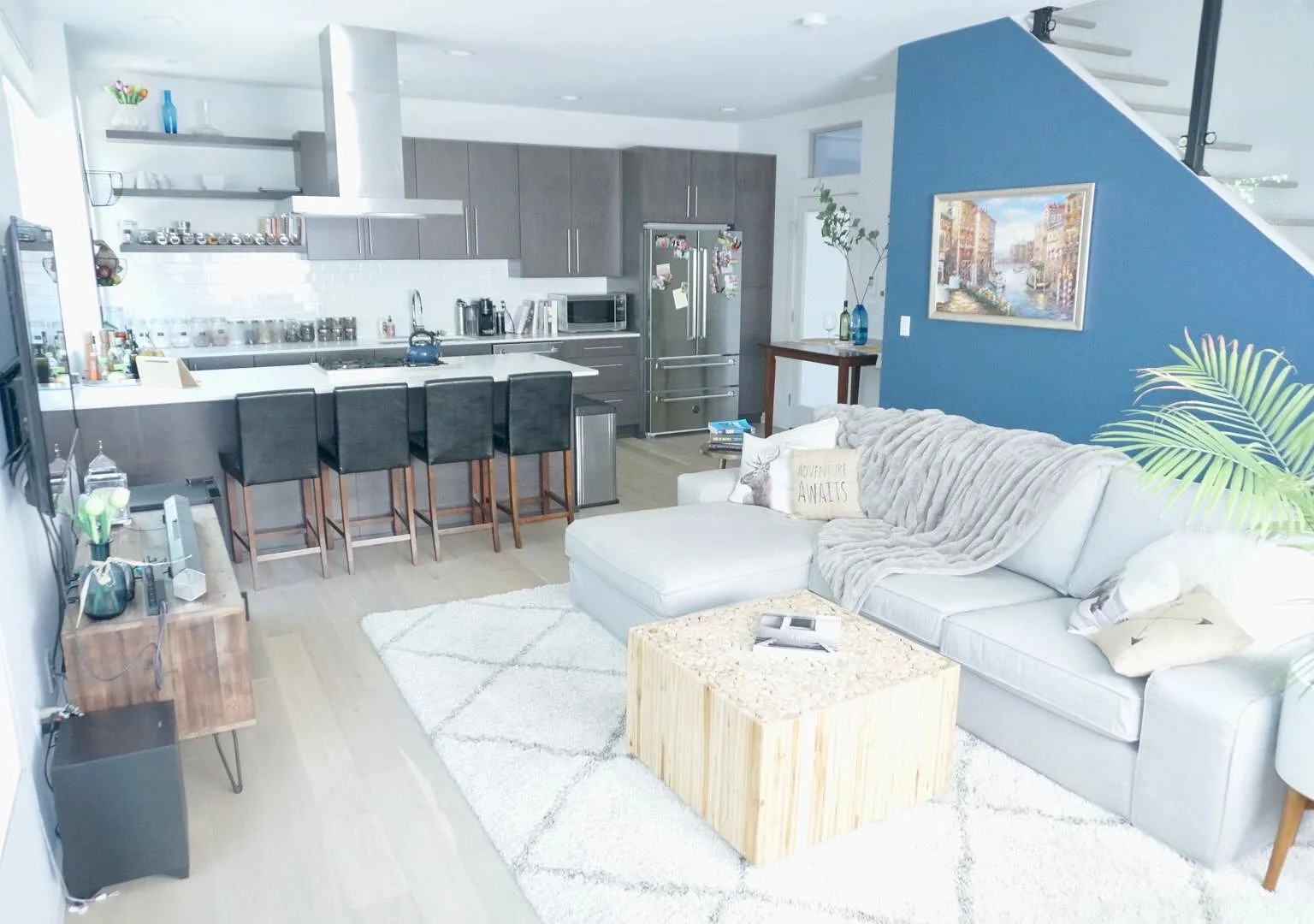 3 bed, 1550 sqft, $3,400 — Photo 1