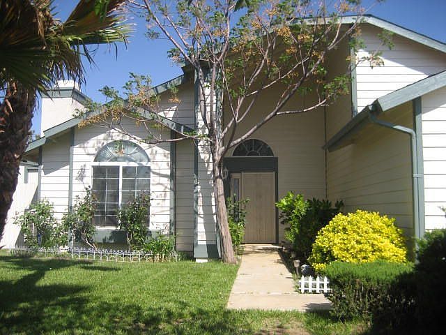 2nd image of 37232 Crescent Ct