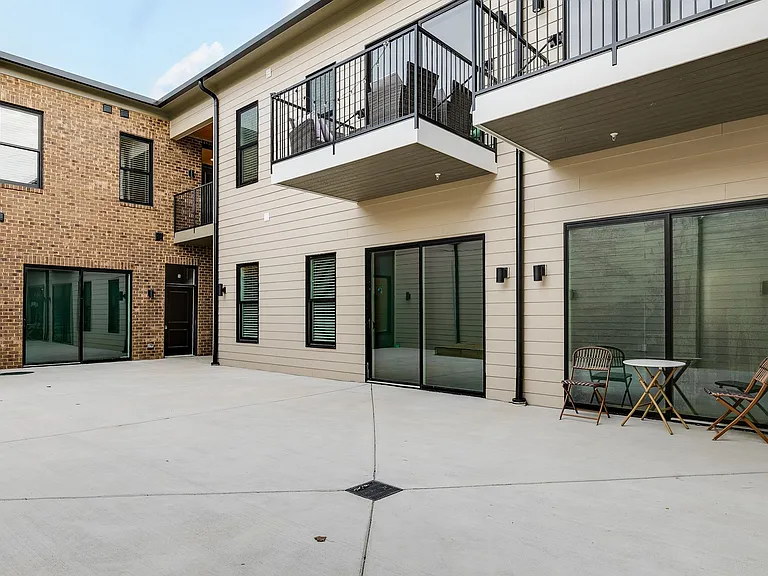 3308 E Marshall St — Photo 3