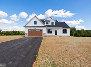 360 Steeple View Dr #13, Hanover, PA 17331