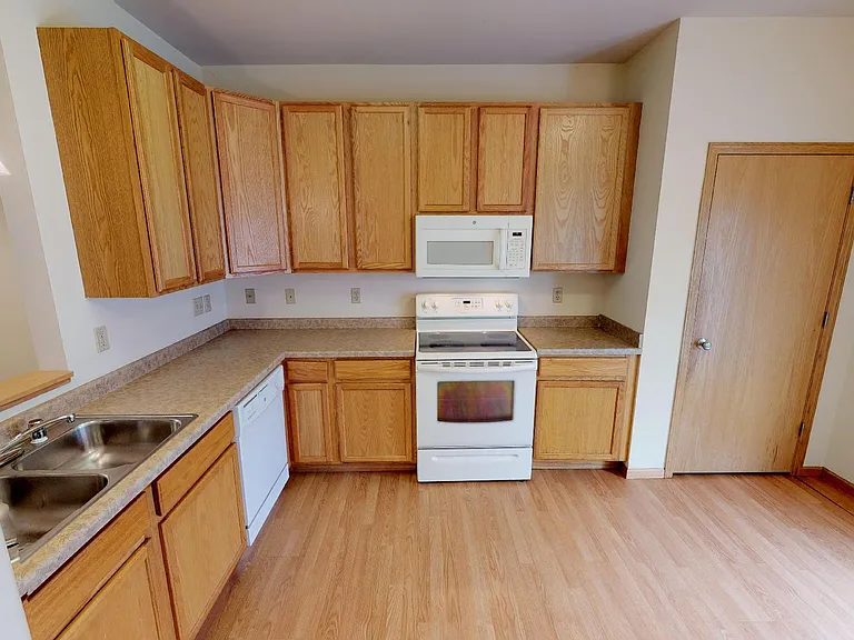 1203-1243 Prospect Cmns — Photo 3
