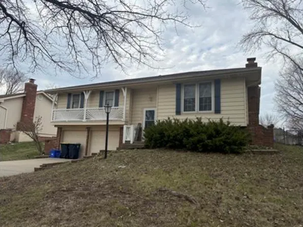 7312 NW Belvidere Pkwy, Kansas City, MO 64152