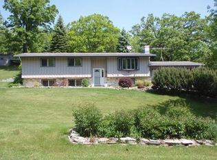 S86W30432 Stonegate Dr, Mukwonago, WI 53149