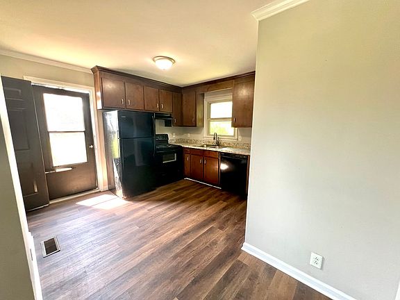 4th image of 1312 Rutherford St