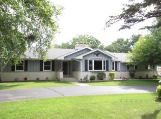 2315 Hillside Dr, Delafield, WI 53018