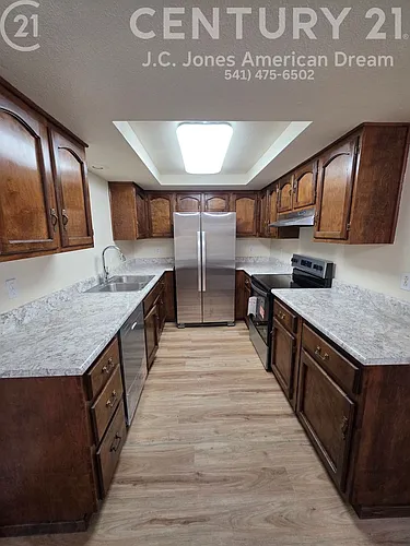 809 NW C St Photo 1