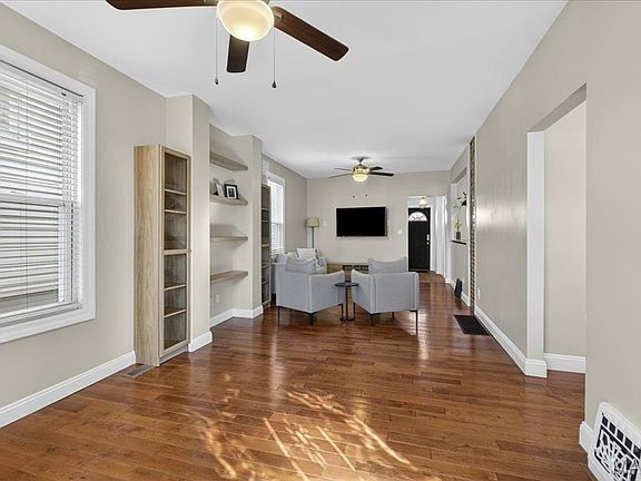 4th image of 4949 Blow St