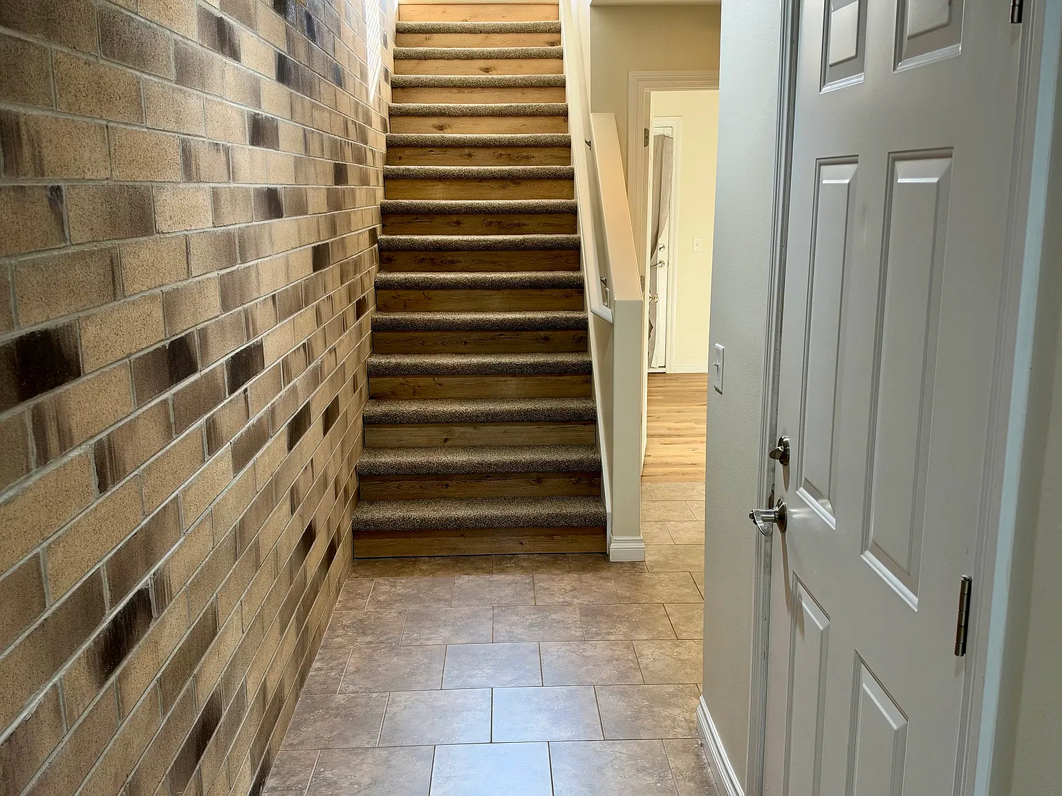 4711 Lakeside Dr — Photo 2