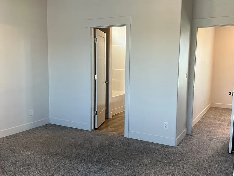 835 S 2380 W — Photo 28