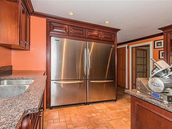3rd image of 126 Green Ln