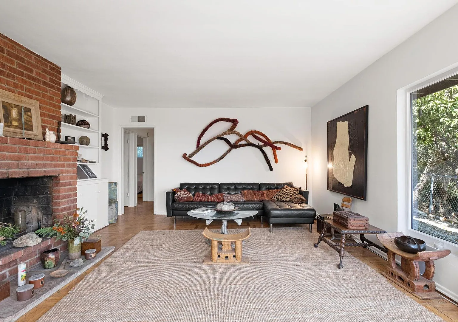 3 bed/ 2 Bath Mid-Century Home w/views of Griffith Observatory in the Hollywood Hills! — Photo 4