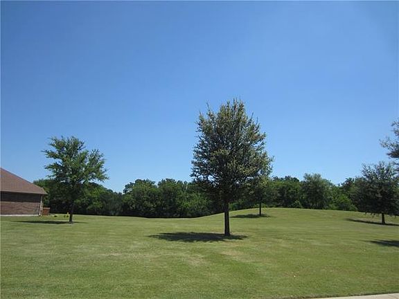 5th image of 827 Mustang Dr