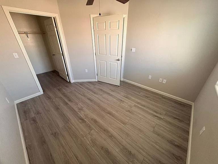 1029 E Douglas Ave — Photo 2