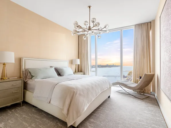 10 Riverside Boulevard image 7 of 31