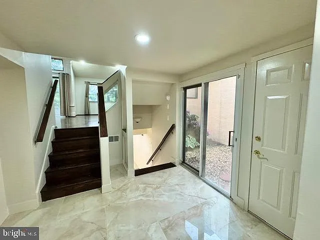 2 bed, 2.5 bath, 1379 sqft, $3,600 — Photo 2