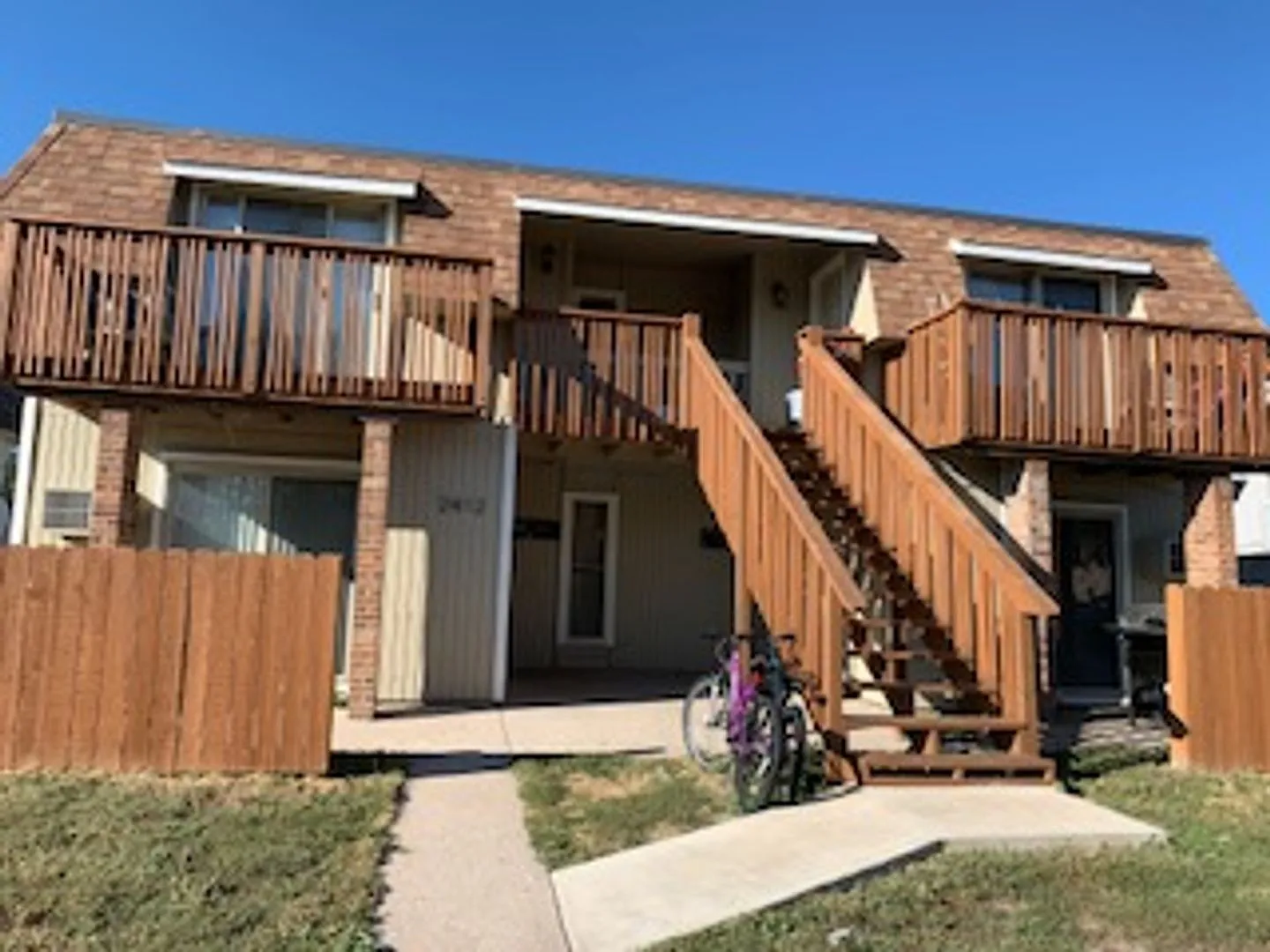 PM 193 - 2412 Pattison — Photo 1