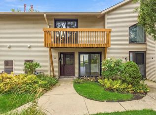 43 Constitution Ct #43, Vernon Hills, IL 60061