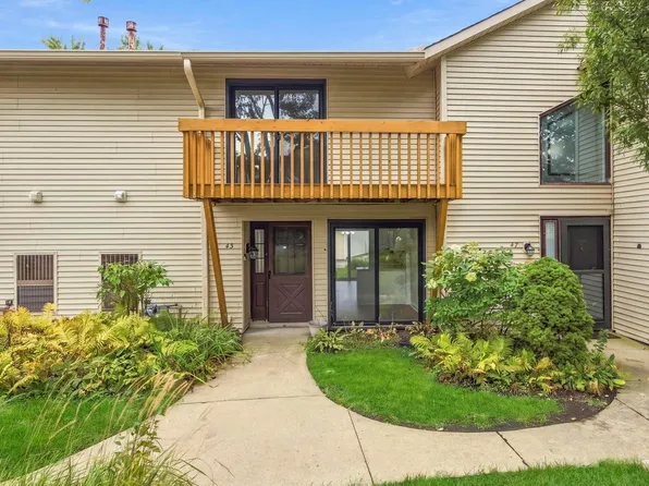 43 Constitution Ct #43, Vernon Hills, IL 60061