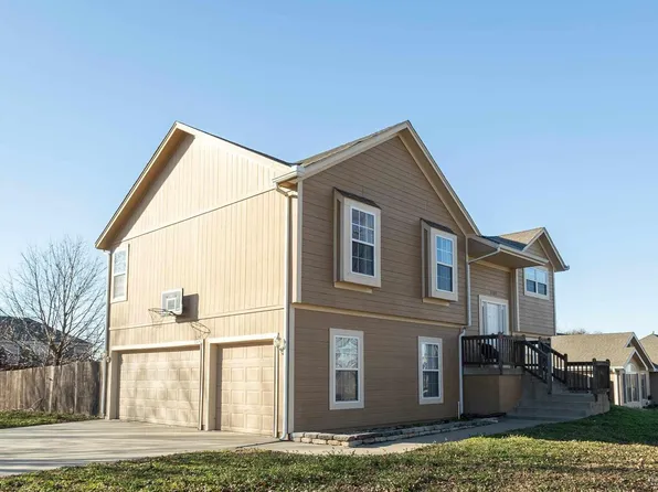 2703 Valley Dr, Junction City, KS 66441