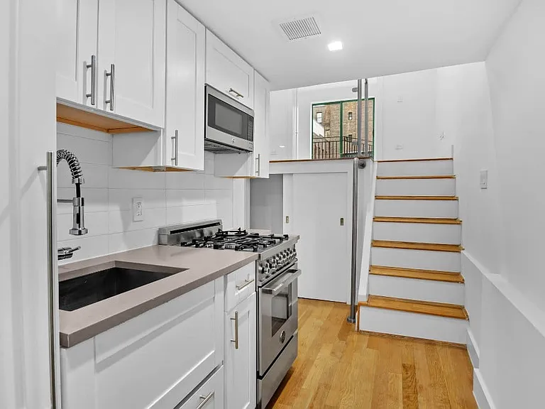 210 E 22nd St #2L — Photo 1
