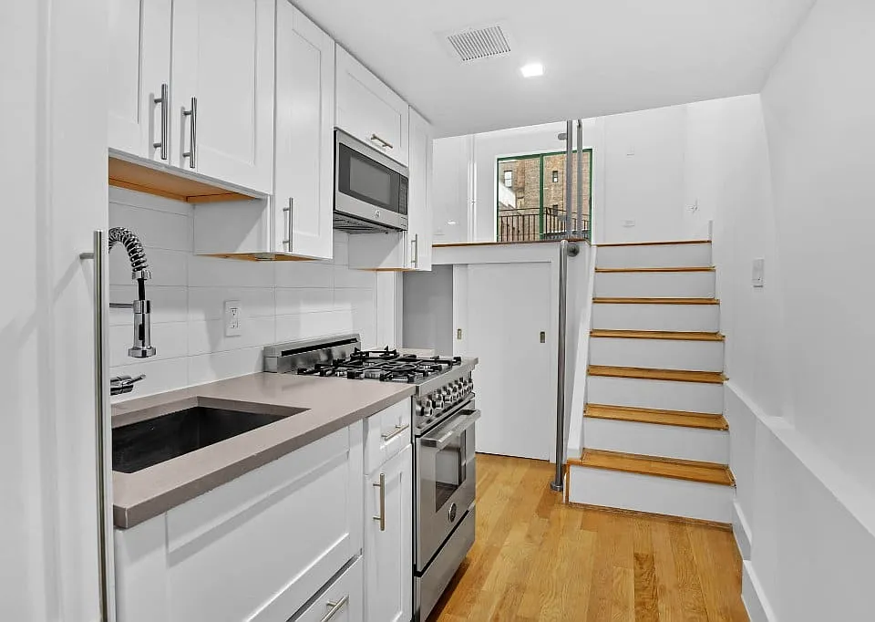 210 E 22nd St #5K