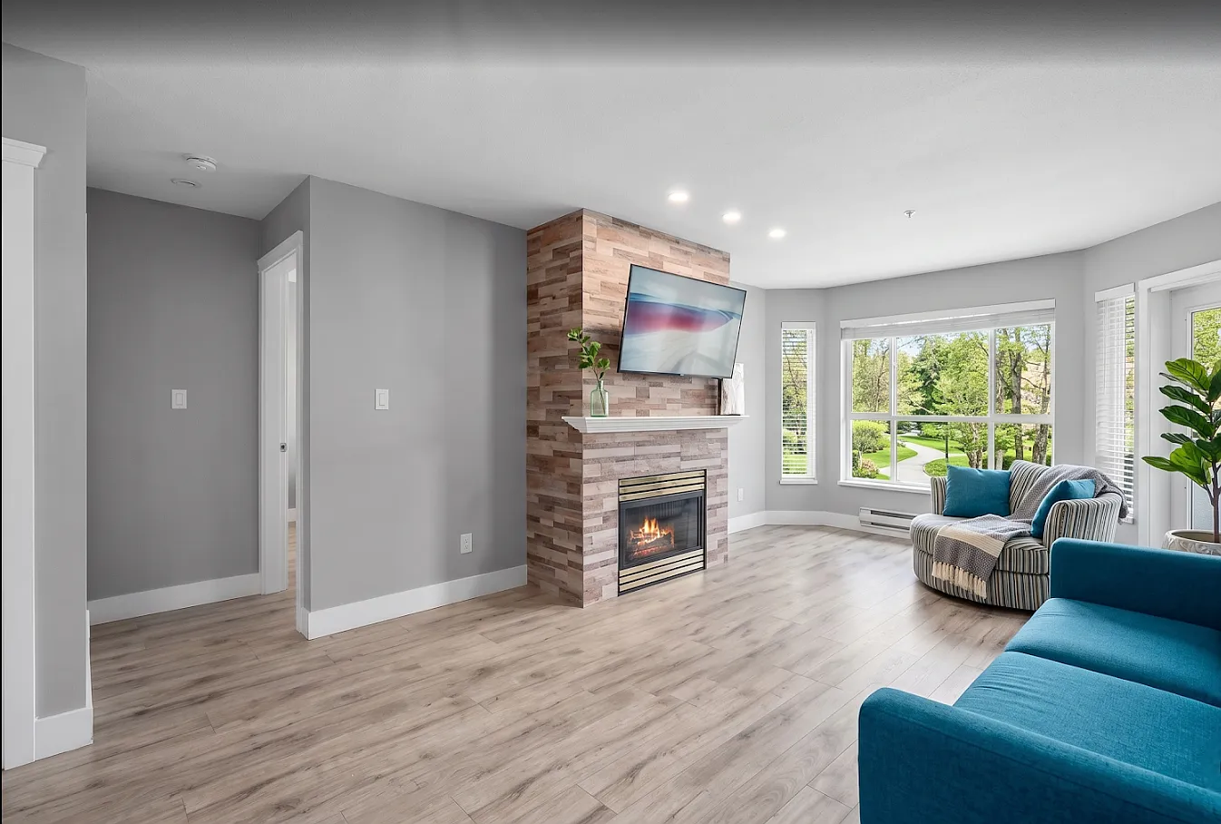 2 bed, 1000 sqft, $2,450 — Photo 1