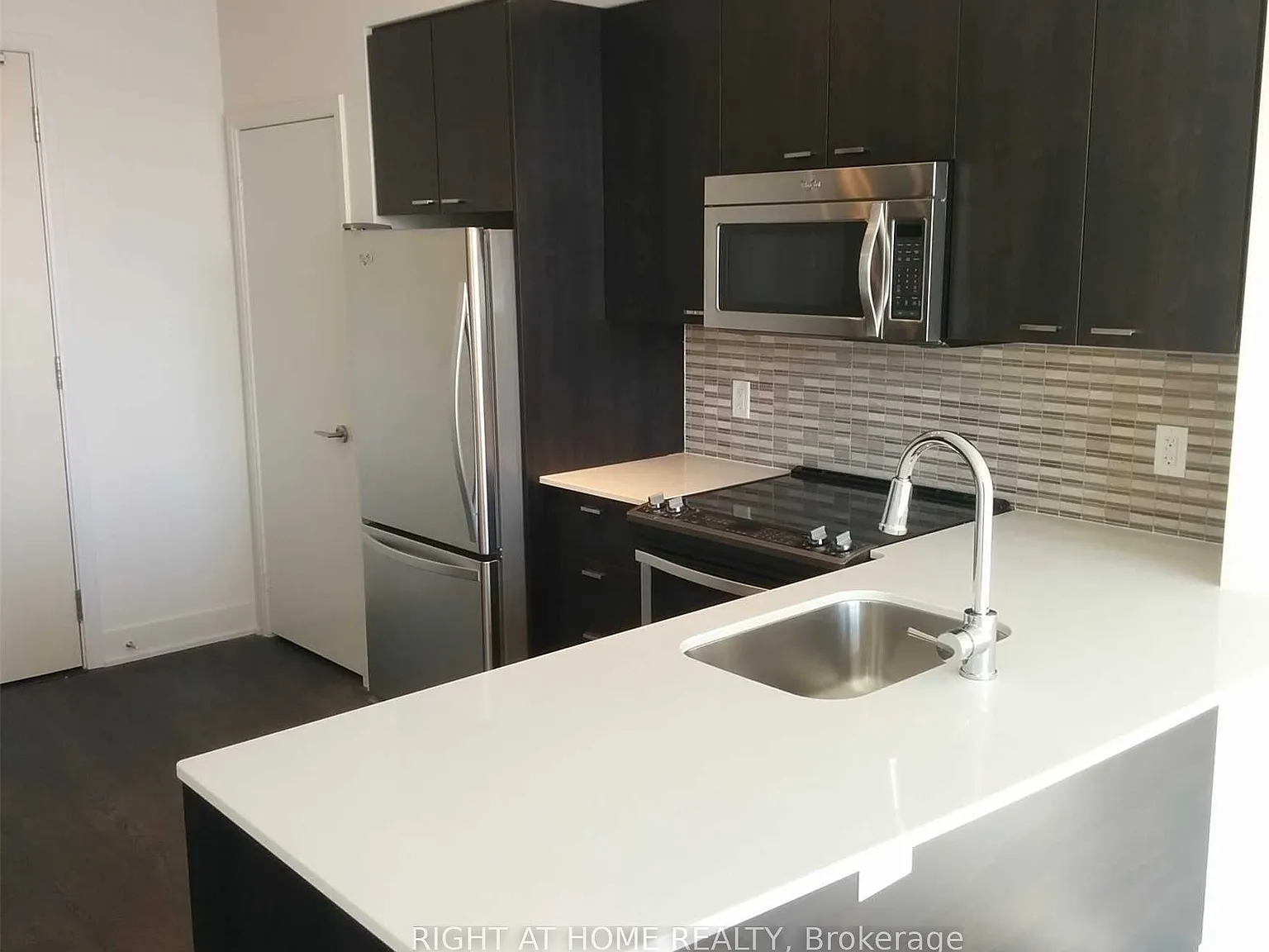 30 Roehampton Ave — Photo 4