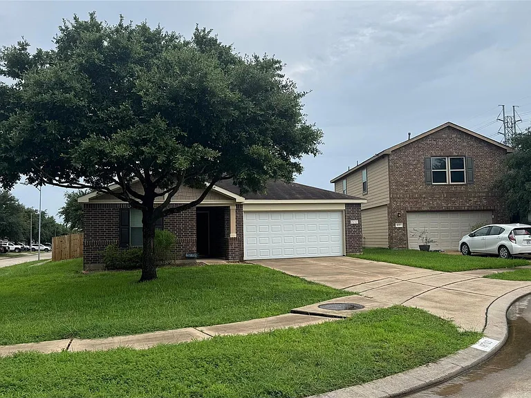 18703 Brown Redbud Ct — Photo 2