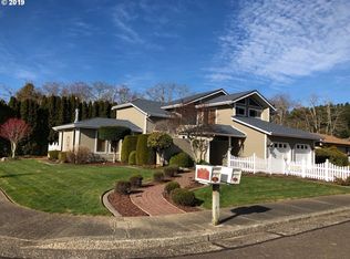 2398 Delores Ln, North Bend, OR 97459