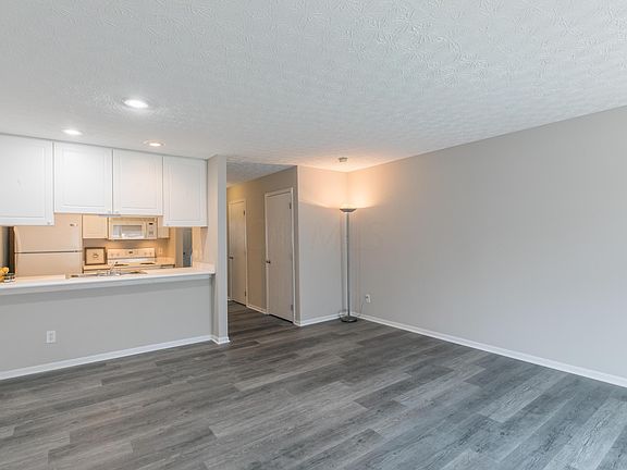 3rd image of 4726 Parrau Dr