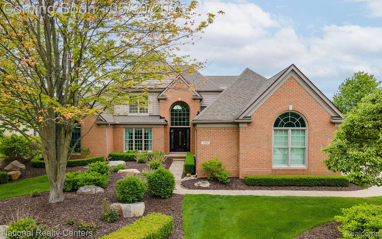 3900 S Creek Dr photo 1