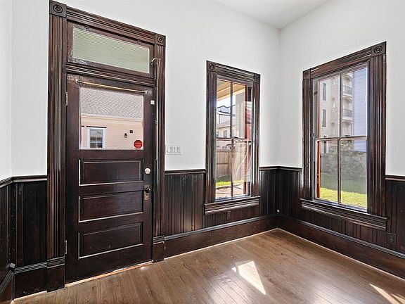 5th image of 1907 Crockett St