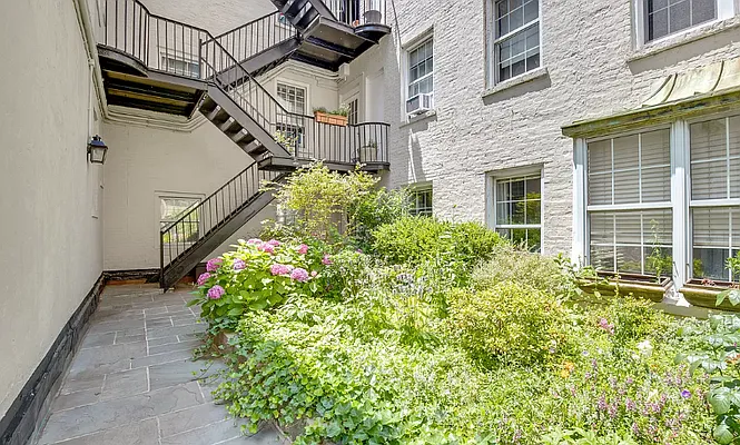 Sold by R New York | media 21