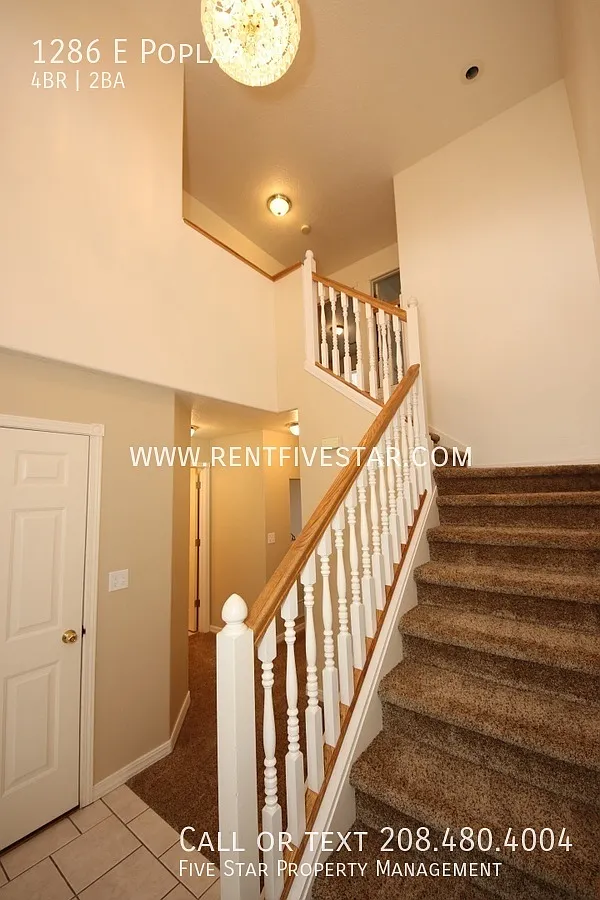 Spacious 4 Bedroom Townhome with Single Car Garage! — Photo 2
