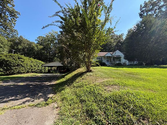 3rd image of 305 Crest Cir
