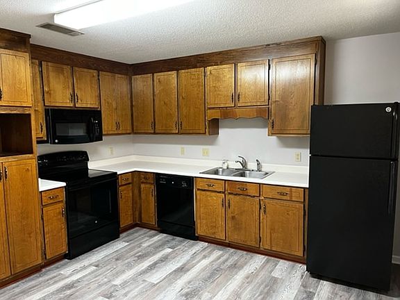 4th image of 2203B Pulaski Cir