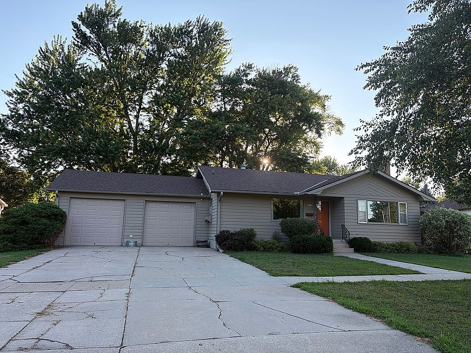 1st image of 855 N 10th St