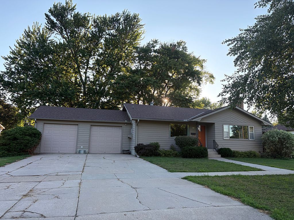 855 N 10th St - Property Image