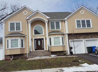 1061 Thayer Ave, avenel, NJ 07001