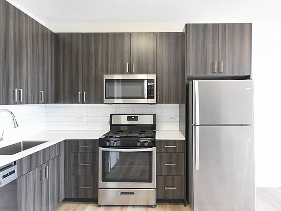 2nd image of 1531 W Howard St Unit 904