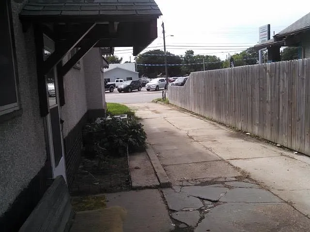 518 W Court St — Photo 12