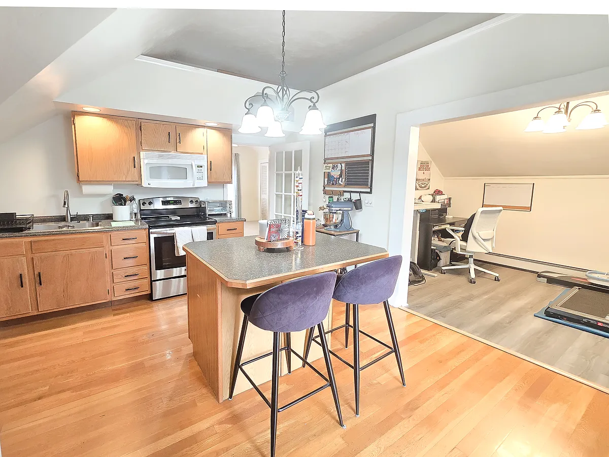 Building Photo - 7 Orchard St #B