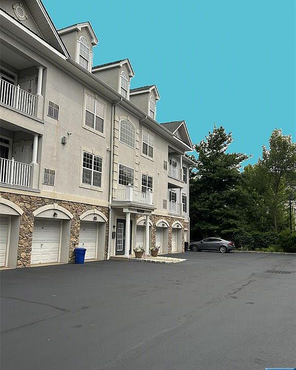 1st image of 4 Quarry Dr APT B3