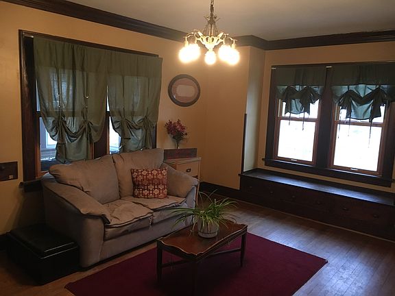3rd image of 325 5th Ave SE