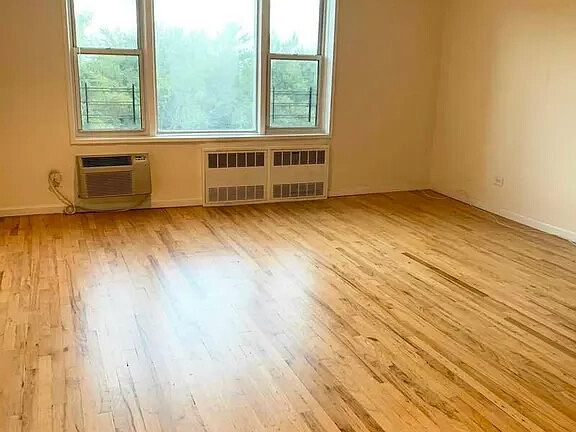 4th image of 24530 Grand Central Pkwy APT 5G