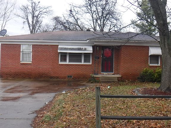 3rd image of 608 E Walnut St