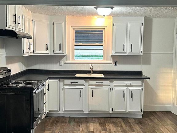 3rd image of 725 Park St