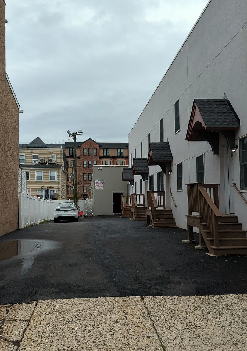 2 bed, 2.5 bath, 1442 sqft, $5,259 — Photo 2